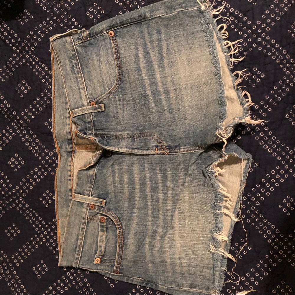 Levi’s cut off denim shorts